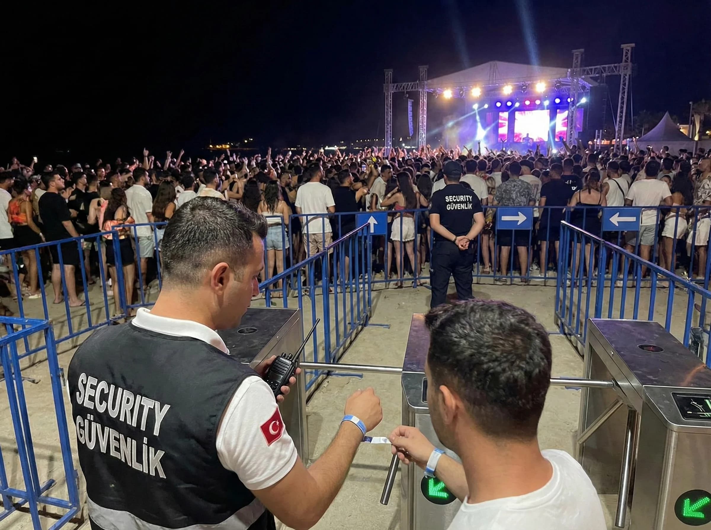 Crowd management ve güvenlik bölüm geçiş görseli otel sahili